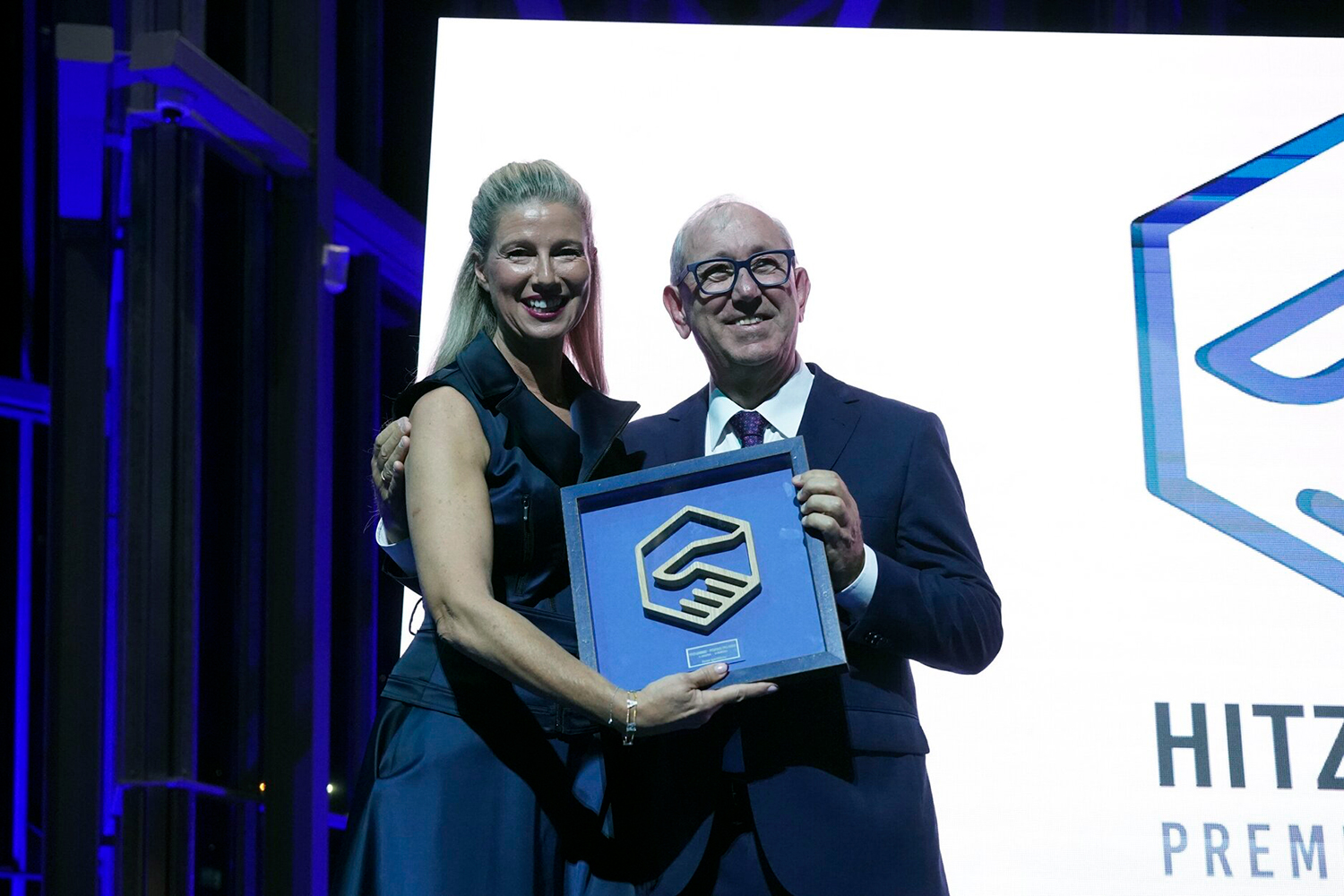 Anne Igartiburu tras recibir su premio Hitz Sariak. Foto: Miguel Acera