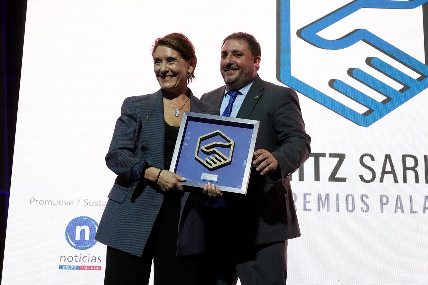 María Bayo tras recibir su premio Hitz Sariak. Foto: Miguel Acera